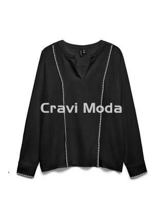BLUSA NEGRA CON VOLANTES - Imagen 1
