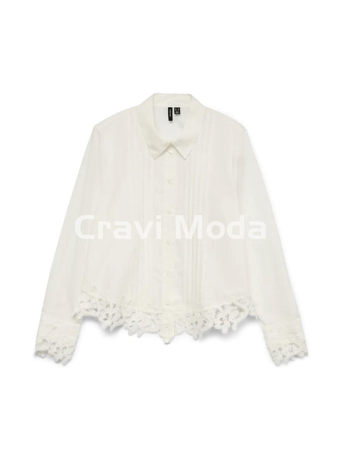 CAMISA BLANCA CON ENCAJE - Imagen 1