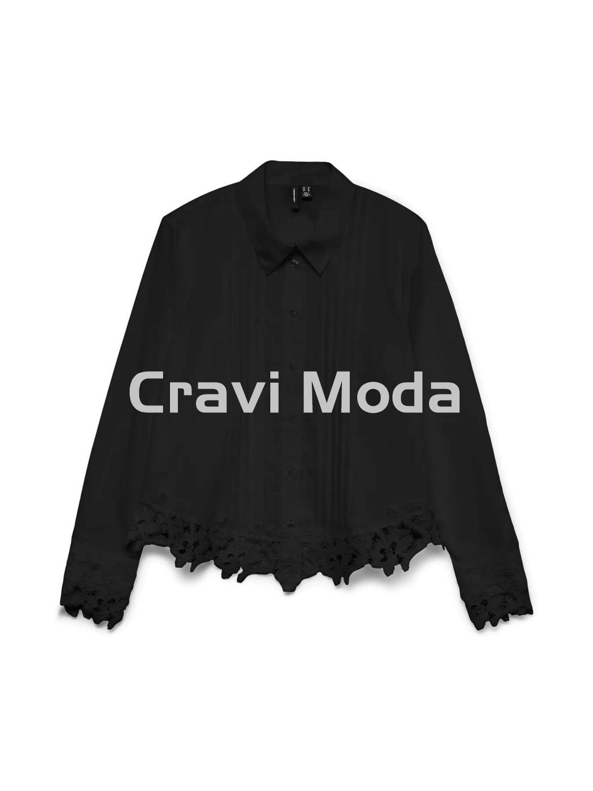 CAMISA NEGRA CON ENCAJE - Imagen 1