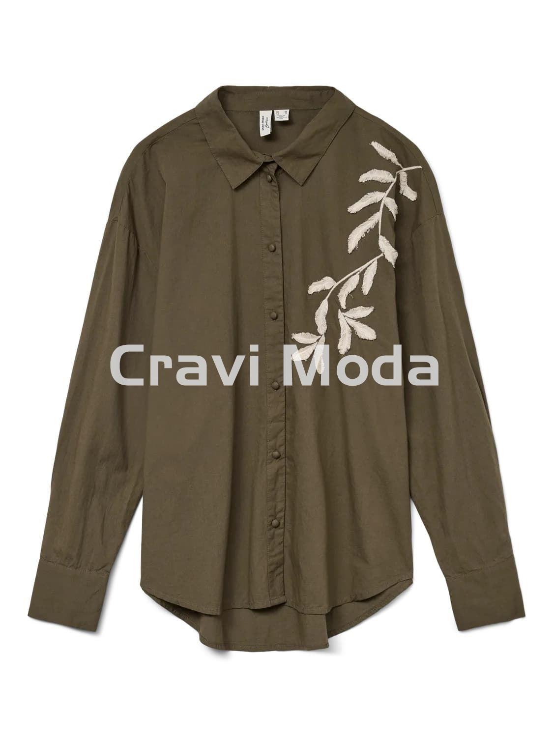 CAMISA VERDE HOJAS EN BEIS - Imagen 1