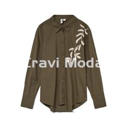 CAMISA VERDE HOJAS EN BEIS - Imagen 1