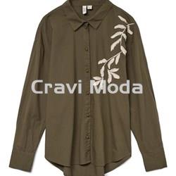 CAMISA VERDE HOJAS EN BEIS - Imagen 1