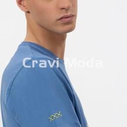 CAMISETA AZUL EL MAR TODO LO-CURA - Imagen 2