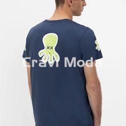 CAMISETA AZUL MARINO TRIPLE LOGO - Imagen 2