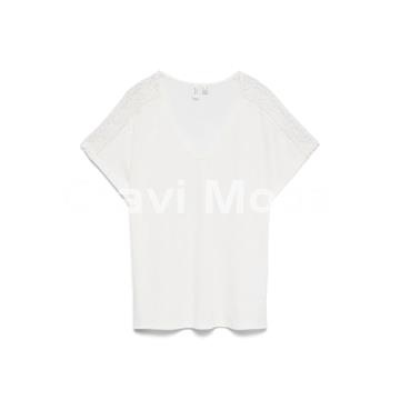 CAMISETA BLANCA CON ENCAJE EN LOS HOMBROS - Imagen 1