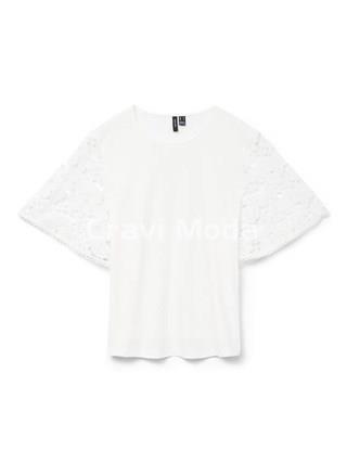 CAMISETA BLANCA ENCAJE EN EL BRAZO - Imagen 1
