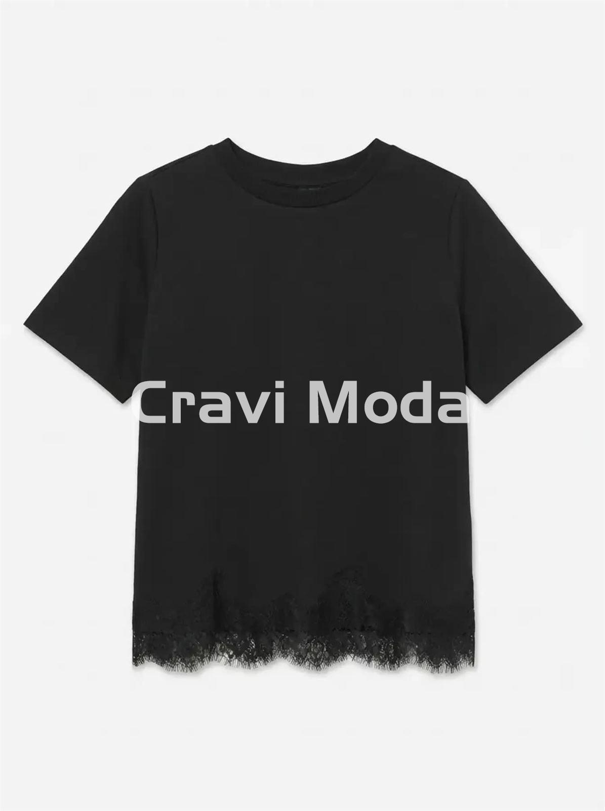 CAMISETA NEGRA CON ENCAJE - Imagen 1