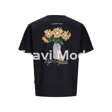 CAMISETA NEGRA DIBUJO EN ESPALDA - Imagen 2