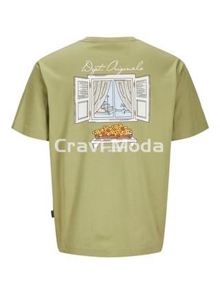 CAMISETA VERDE DIBUJO EN ESPALDA - Imagen 2