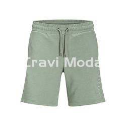 PANTALÓN CORTO DE CHANDAL VERDE - Imagen 1