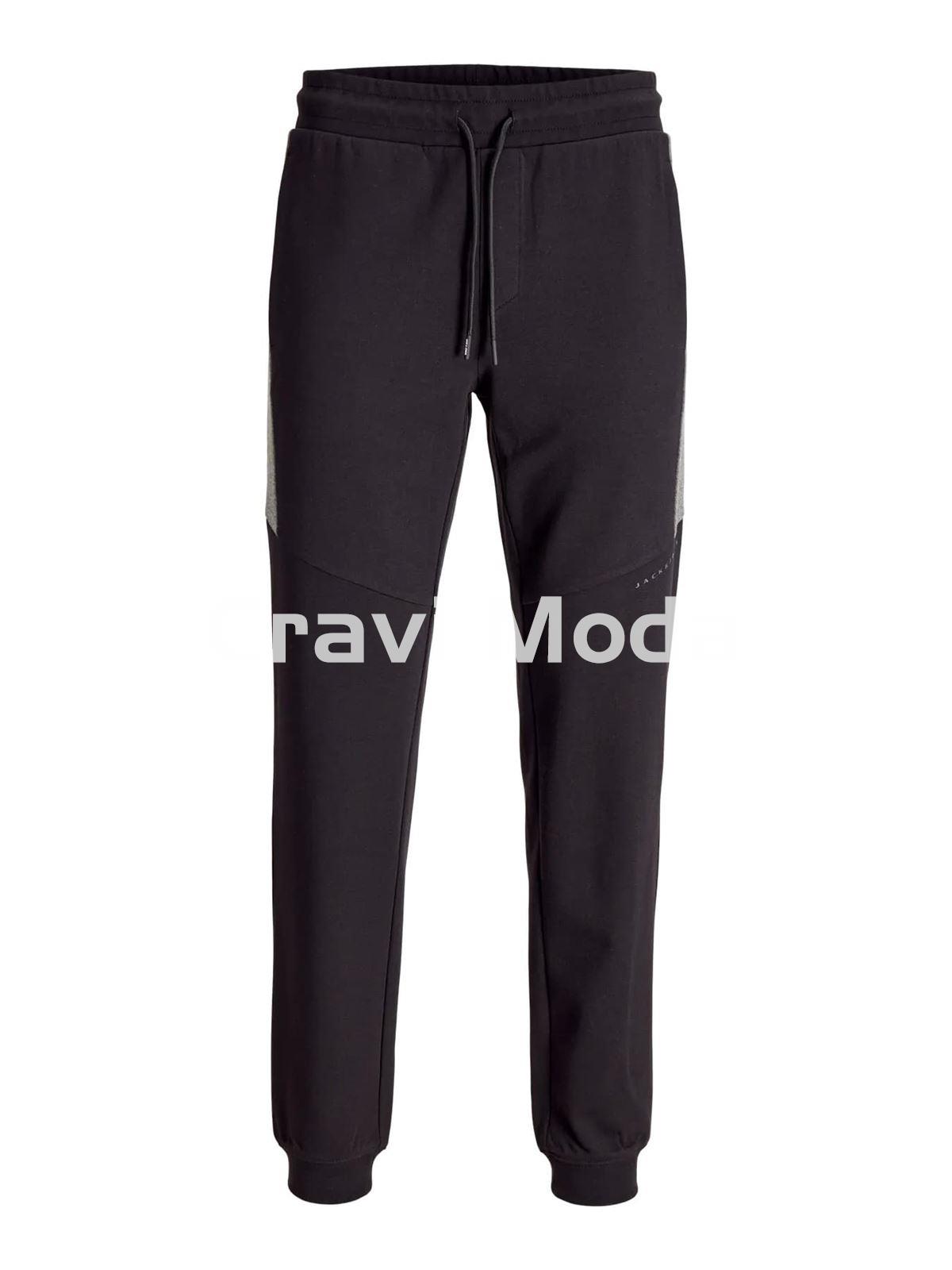 PANTALÓN DE CHANDAL NEGRO - Imagen 1