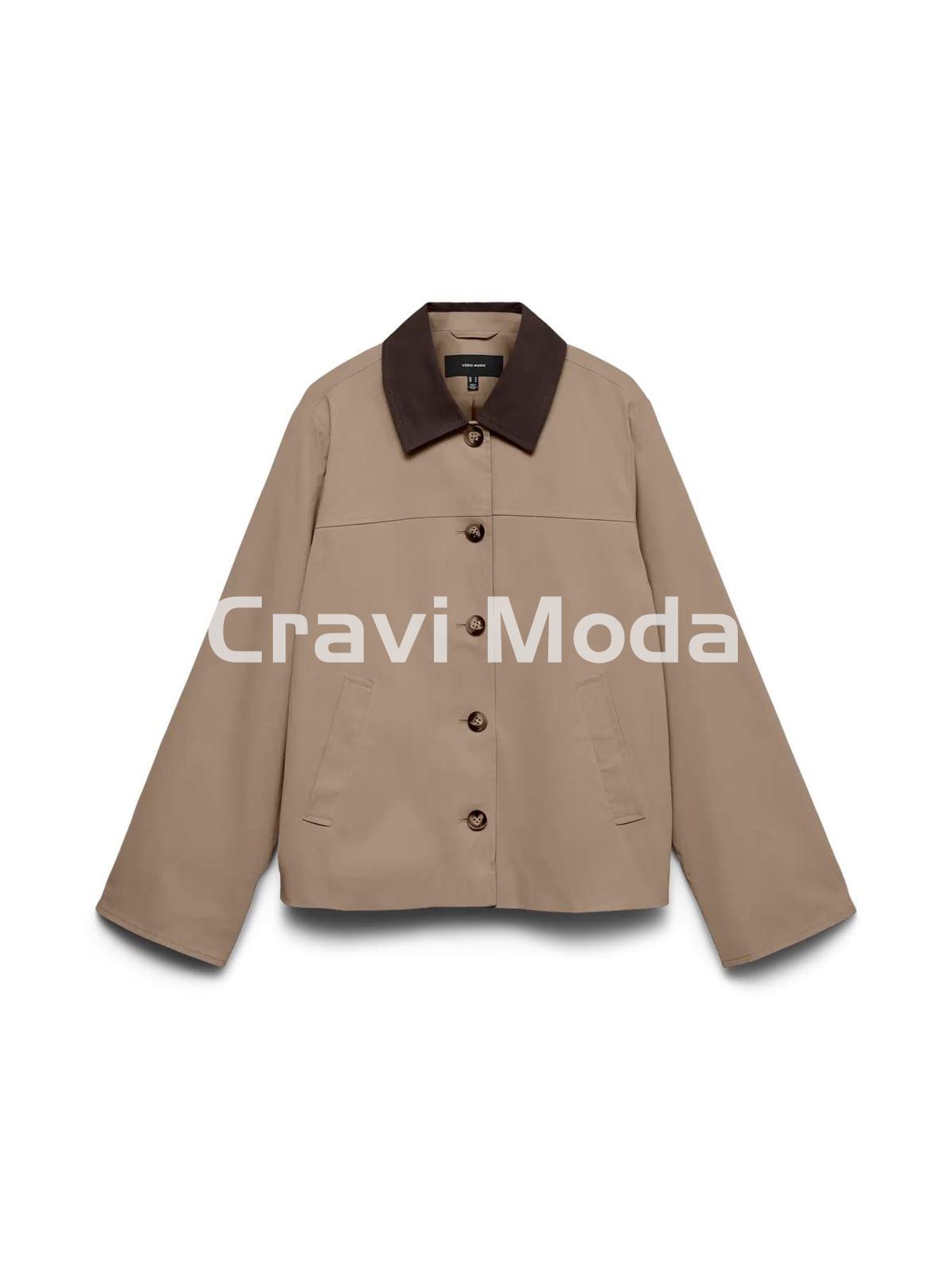 PARKA TOSTADA CON CUELLO A CONTRASTE - Imagen 1