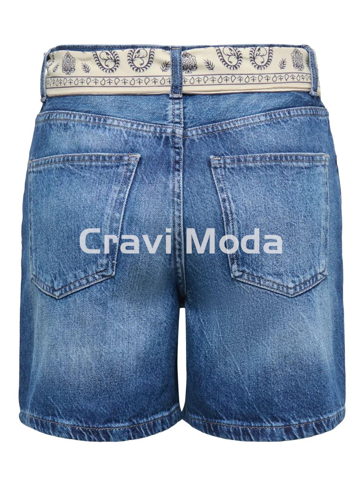 SHORT VAQUERO CON PAÑUELO EN LA CINTURA - Imagen 2