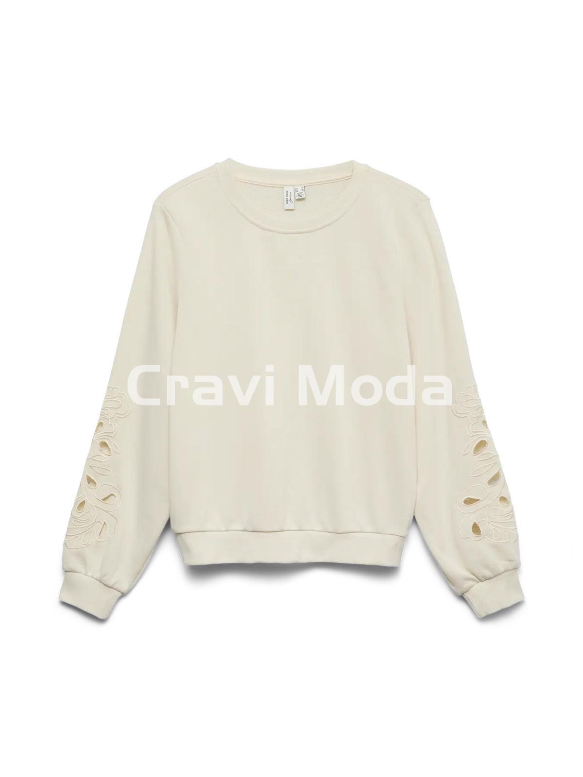 SUDADERA BEIS CON BORDADO CALADO EN LOS BRAZOS - Imagen 1