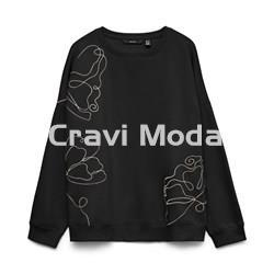 SUDADERA CON DIBUJO BORDADO NEGRA - Imagen 1