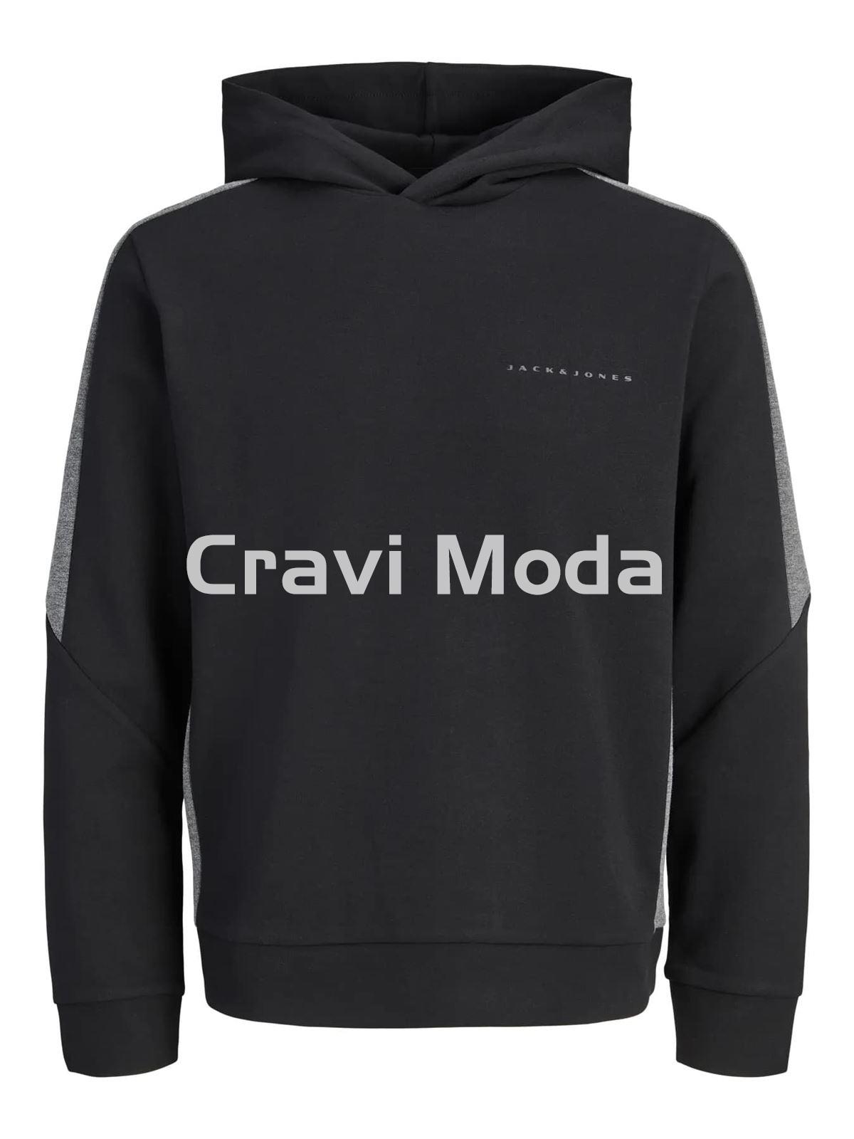 SUDADERA NEGRA CON CAPUCHA - Imagen 1