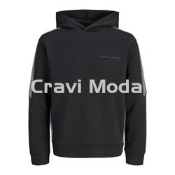 SUDADERA NEGRA CON CAPUCHA - Imagen 1