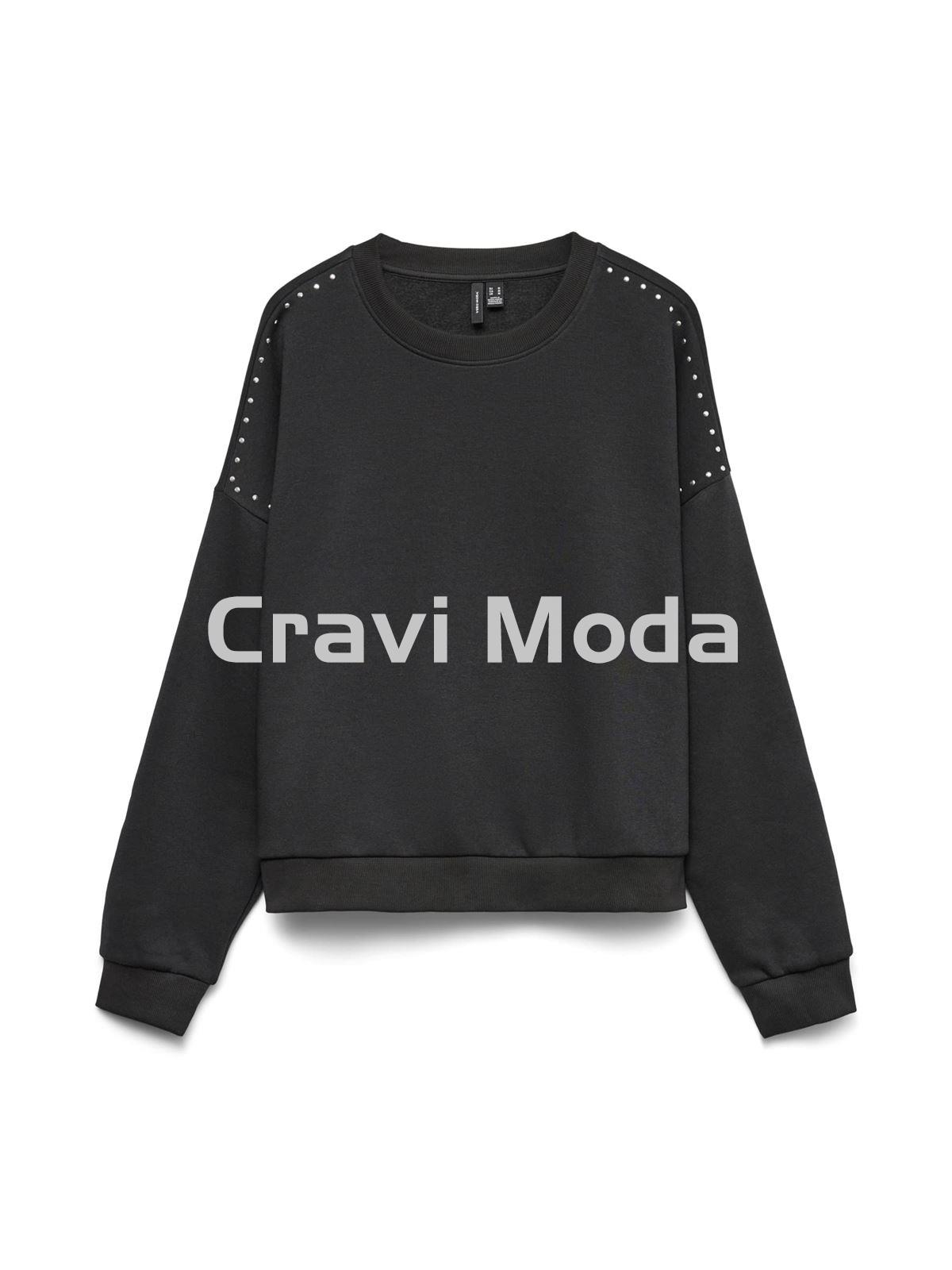SUDADERA NEGRA CON TACHUELAS - Imagen 1