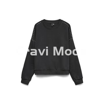 SUDADERA NEGRA CON TACHUELAS - Imagen 1