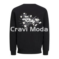 SUDADERA SIN CAPUCHA NEGRA CON DIBUJO EN LA ESPALDA - Imagen 2