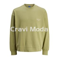 SUDADERA SIN CAPUCHA VERDE CON DIBUJO EN LA ESPALDA - Imagen 1