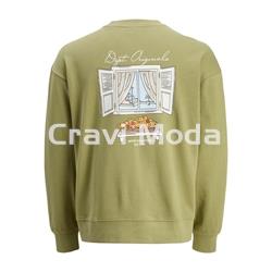 SUDADERA SIN CAPUCHA VERDE CON DIBUJO EN LA ESPALDA - Imagen 2